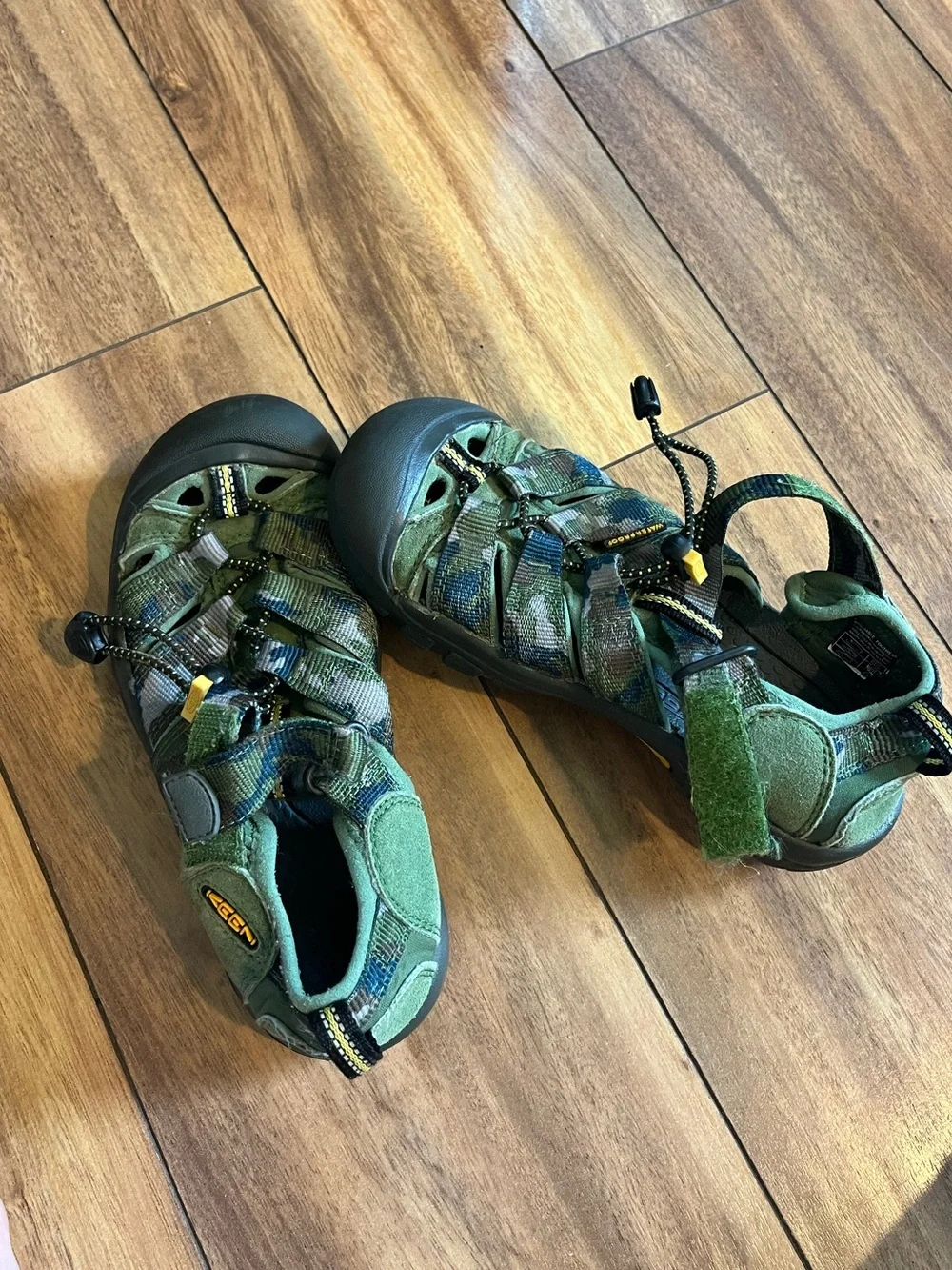 Kids size 2 (big kid) keen waterproof washable hiking shoes breathable green